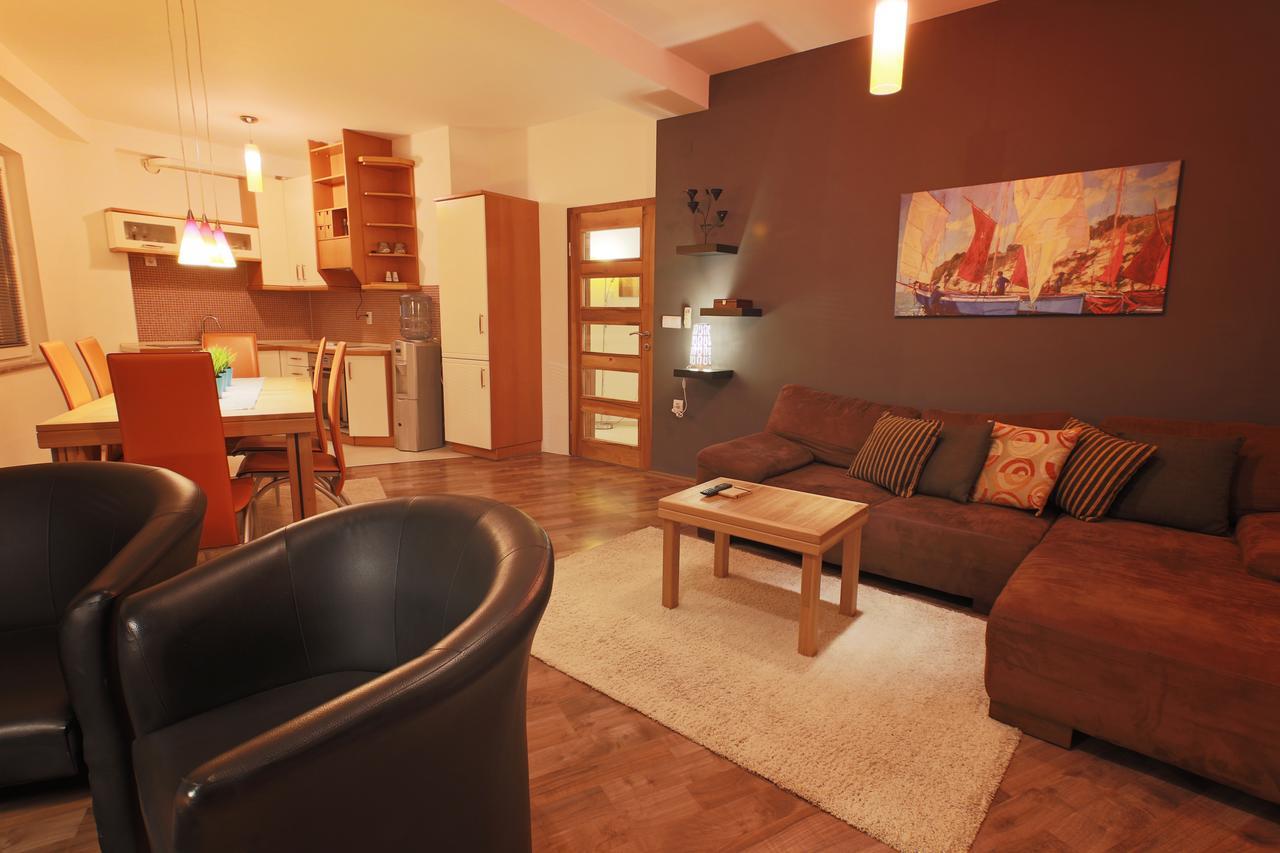 Apartments Elena โอครีด ภายนอก รูปภาพ